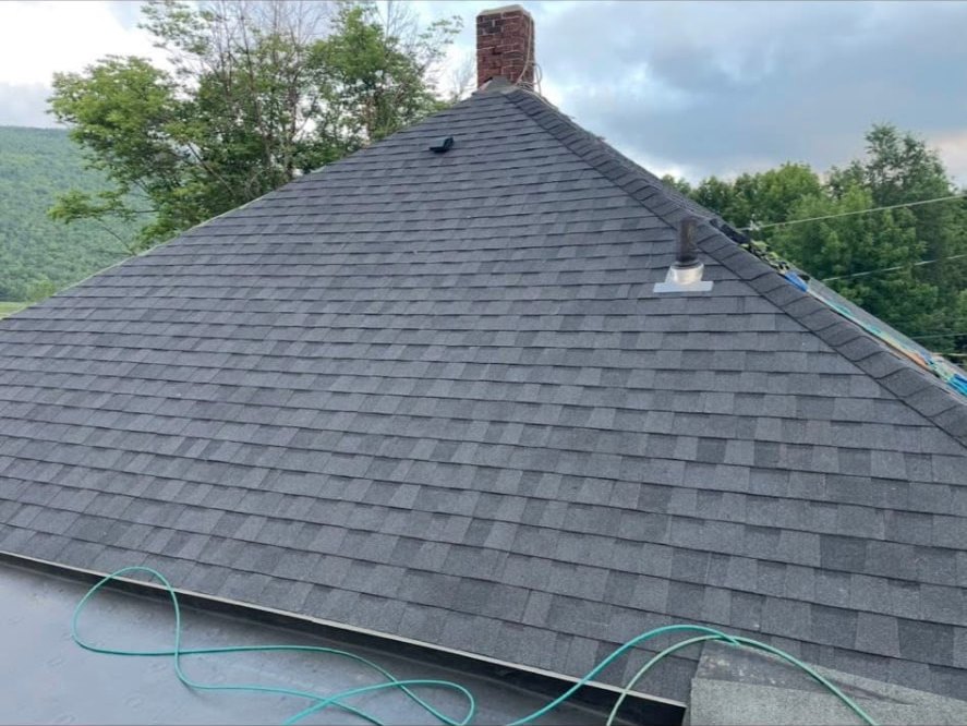 New architectural asphalt shingle roof on a Southern Maine home
